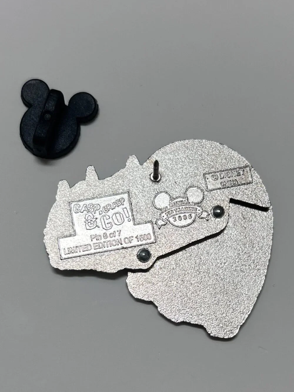 disney chip & dale rock ’n’ roller coaster pin le 1500 2006